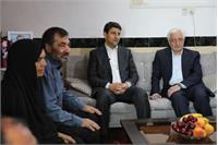 دیدار وزیر ارتباطات با خانواده شهید امیر بهادر مایوان